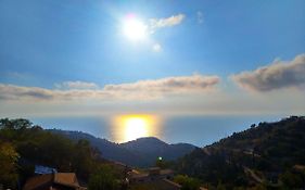 Plagia'S Sunset Apartments
